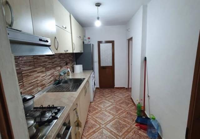 Tirane, jepet me qera apartament 3+1 Kati 4, 110 m² 40.000 Leke (Kongresi Manastirit)