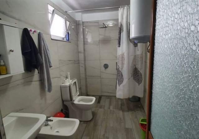 Tirane, jepet me qera apartament 3+1 Kati 4, 110 m² 40.000 Leke (Kongresi Manastirit)
