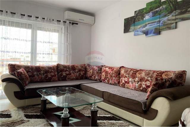 Tirane, jepet me qera apartament 1+1+BLK Kati 6, 80 m² 400 Euro