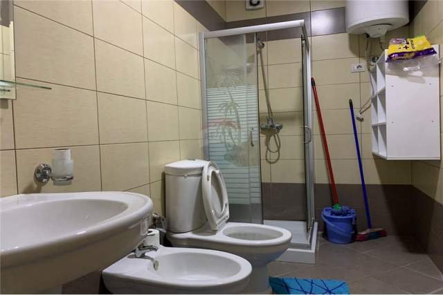 Tirane, jepet me qera apartament 1+1+BLK Kati 6, 80 m² 400 Euro