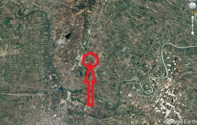 Fier, Mbrostar Ura Shitet Toke Are 6.789 m², Cmimi Referues 15,000,000 Leke