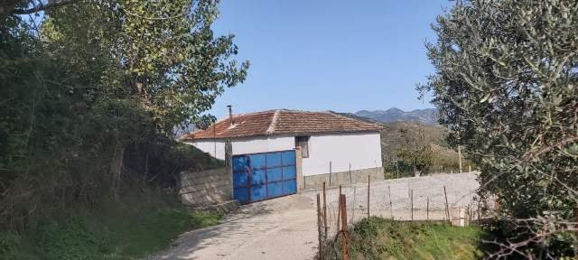 Tepelene, Memaliaj Shitet Truall 300 m² dhe Ndertese 88 m², 670.320 Leke