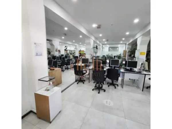 Tirane, jepet me qera ambjent biznesi Kati 3, 450 m² 5.500 Euro (Sheshi Willson)