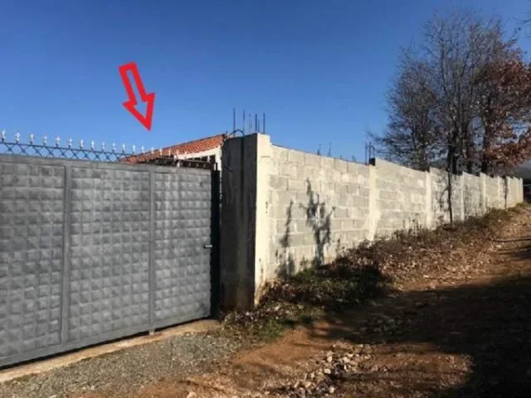 Lac , Shitet Toke Are, Truall + Ndertese, Cmimi Fillestar 3,240,000 Lekë, Shperdhet Mahmurras