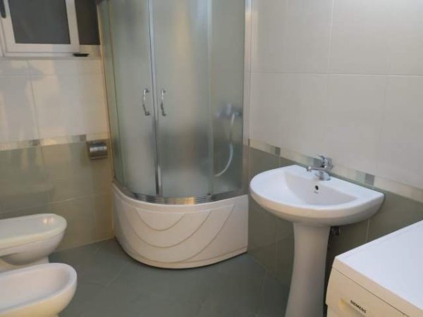 Tirane, jepet me qera apartament 2+1 Kati 2, 120 m² 40.000 Leke (kodra e priftit)