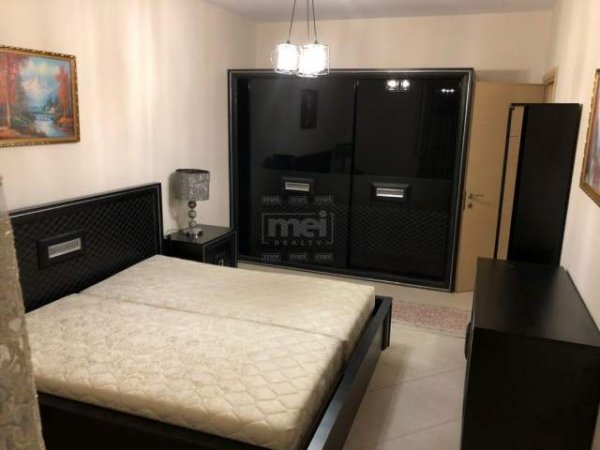 Tirane, jepet me qera apartament 1+1+BLK 78 m² 300 Euro (Fresku)