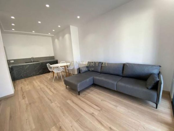 Tirane, jepet me qera apartament 1+1 Kati 2, 70 m² 900 Euro (Rr . Elbasanit)