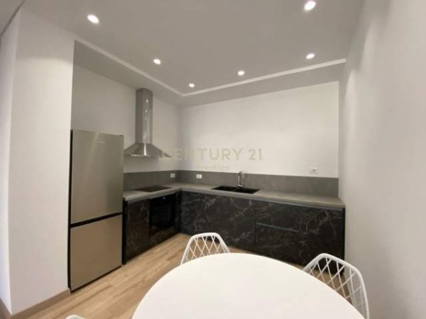 Tirane, jepet me qera apartament 1+1 Kati 2, 70 m² 900 Euro (Rr . Elbasanit)