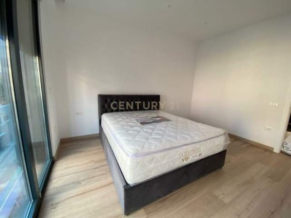 Tirane, jepet me qera apartament 1+1 Kati 2, 70 m² 900 Euro (Rr . Elbasanit)