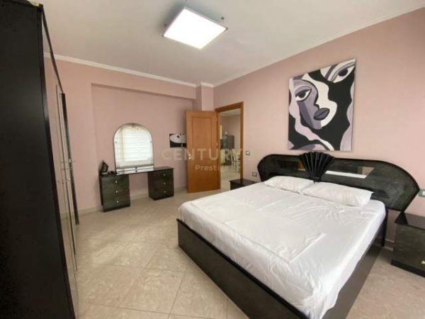 Tirane, jepet me qera ambjent biznesi Kati 0, 74 m² 700 Euro (Pazari i Ri)
