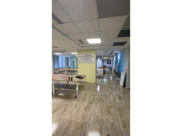 Tirane, jepet me qera ambjent biznesi Kati 1, 350 m² 3.000 Euro (Qender)