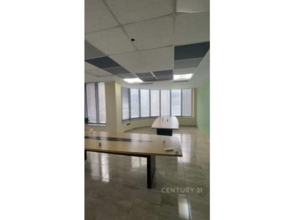 Tirane, jepet me qera ambjent biznesi Kati 1, 350 m² 3.000 Euro (Qender)