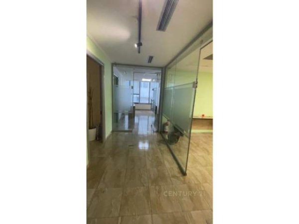 Tirane, jepet me qera ambjent biznesi Kati 1, 350 m² 3.000 Euro (Qender)
