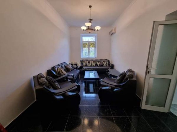 Tirane, jepet me qera apartament 2+1 Kati 2, 78 m² 700 Euro (Pallatet Agimi)