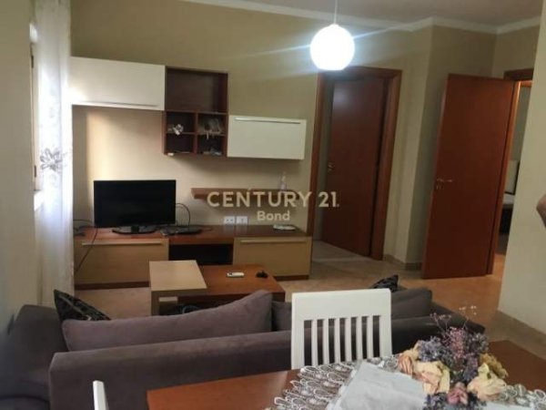 Tirane, jepet me qera apartament 2+1 Kati 1, 75 m² 500 Euro (Rr . Him Kolli)