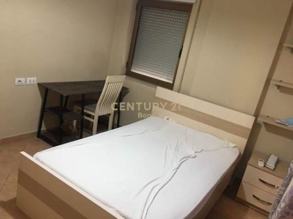 Tirane, jepet me qera apartament 2+1 Kati 1, 75 m² 500 Euro (Rr . Him Kolli)