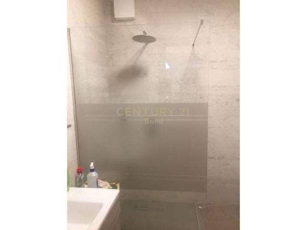 Tirane, jepet me qera apartament 2+1 Kati 1, 75 m² 500 Euro (Rr . Him Kolli)