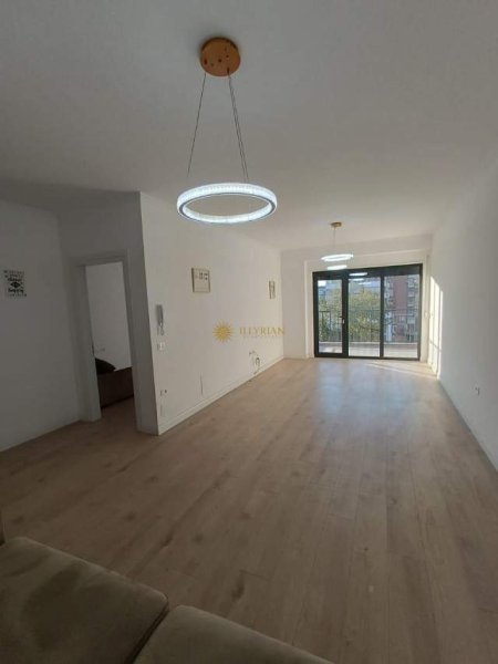Tirane, jepet me qera zyre Kati 4, 78 m² 550 Euro (Rruga Kosovareve)