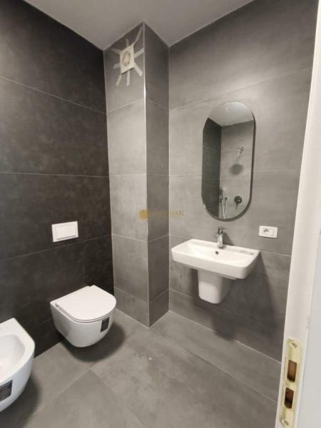 Tirane, jepet me qera zyre Kati 4, 78 m² 550 Euro (Rruga Kosovareve)