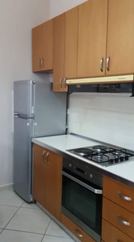 Tirane, jepet me qera apartament 2+1+BLK Kati 4, 90 m² 450 Euro (rruga Kavajes)