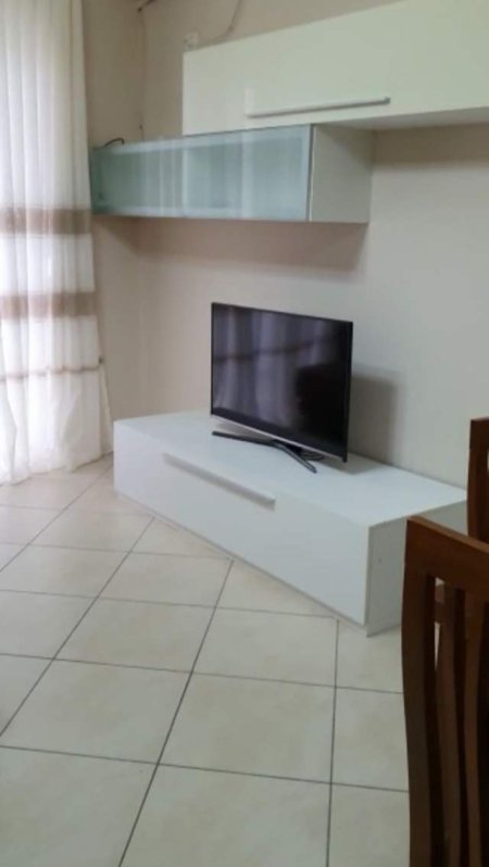 Tirane, jepet me qera apartament 2+1+BLK Kati 4, 90 m² 450 Euro (rruga Kavajes)