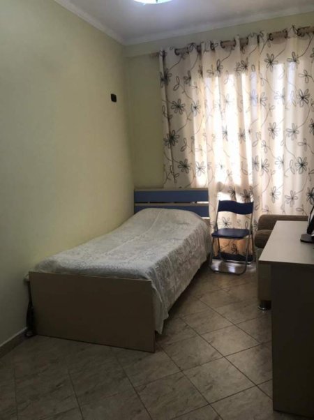 Tirane, jepet me qera apartament 2+1 Kati 4, 90 m² 400 Euro (Rruga Todi Shkurti)