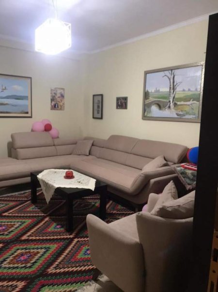 Tirane, jepet me qera apartament 2+1+BLK Kati 4, 90 m² 400 Euro (rruga Todi Shkurti)
