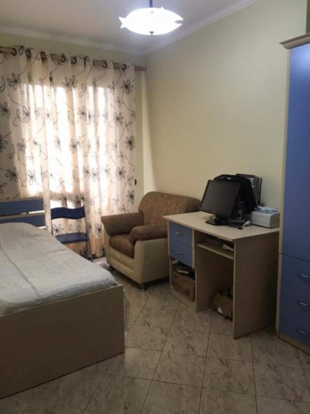 Tirane, jepet me qera apartament 2+1+BLK Kati 4, 90 m² 400 Euro (rruga Todi Shkurti)