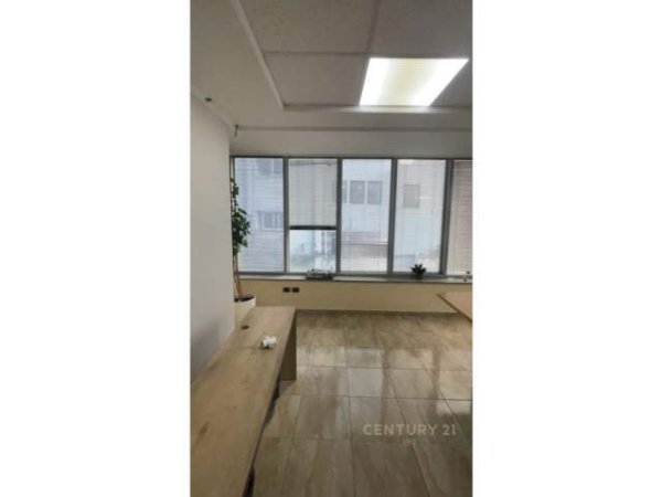 Tirane, jepet me qera ambjent biznesi Kati 1, 350 m² 3.000 Euro (Qender)