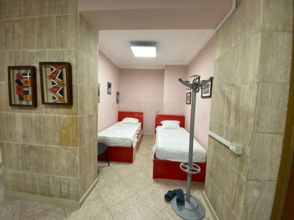 Tirane, jepet me qera zyre Kati 0, 74 m² 700 Euro (Pazari i Ri)