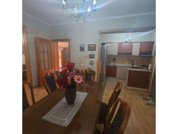 Tirane, shitet Vile 4+1 600 m² 350.000 Euro (Koder Kamez)