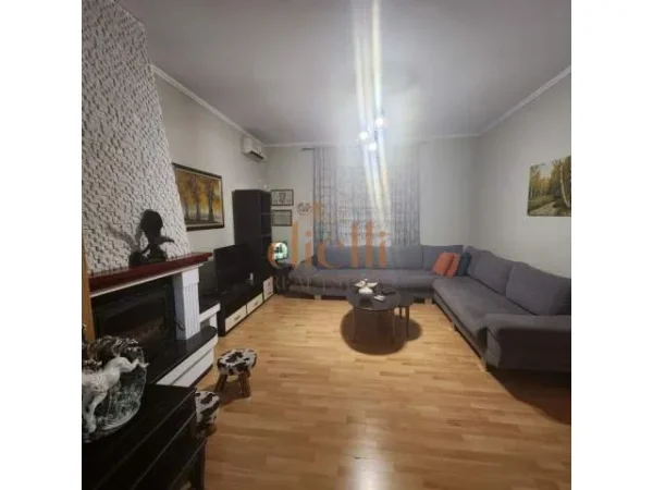 Tirane, jepet me qera Vile 600 m² 1.000 Euro (Koder Kamez)
