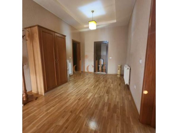 Tirane, shitet Vile 4+1 600 m² 350.000 Euro (Koder Kamez)