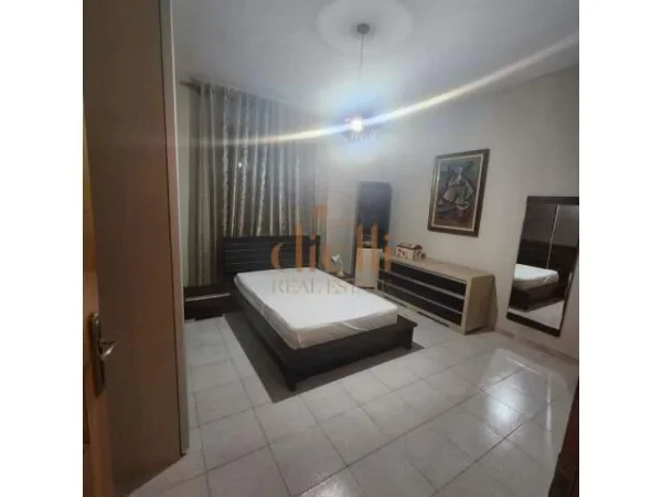 Tirane, jepet me qera Vile 600 m² 1.000 Euro (Koder Kamez)