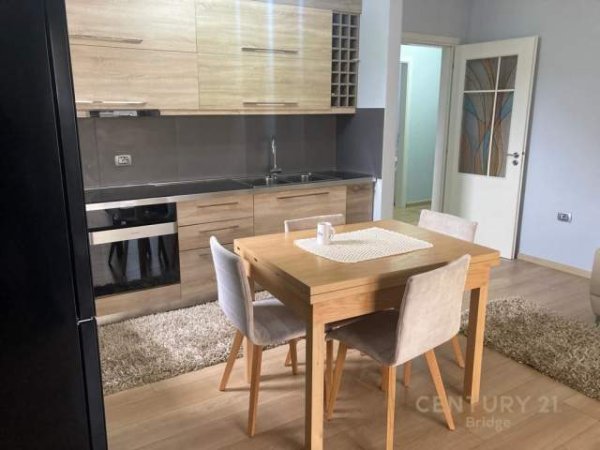 Tirane, jepet me qera apartament 2+1+BLK Kati 3, 96 m² 800 Euro (Prane Kopshtit Zoologjik)