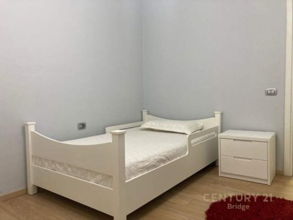 Tirane, jepet me qera apartament 2+1+BLK Kati 3, 96 m² 800 Euro (Prane Kopshtit Zoologjik)