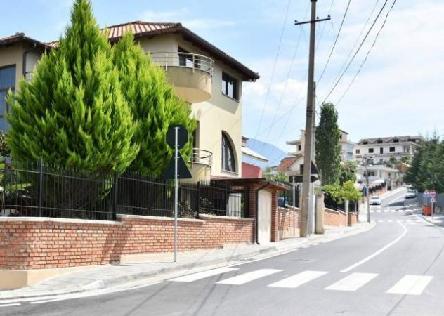 Tirane, shes truall 306 m² 80.000 Euro (Depo e ujit)