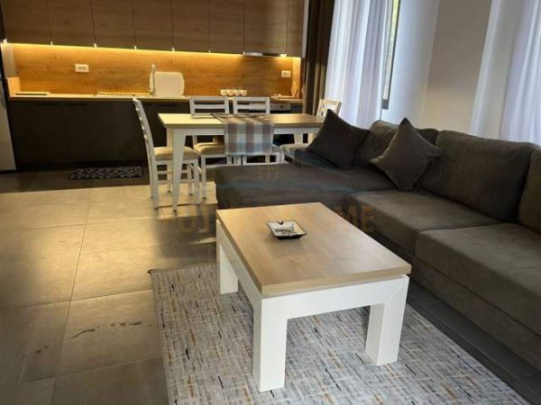 Tirane, jepet me qera apartament 1+1+BLK Kati 1, 65 m² 550 Euro (rruga hasan alla , selite)