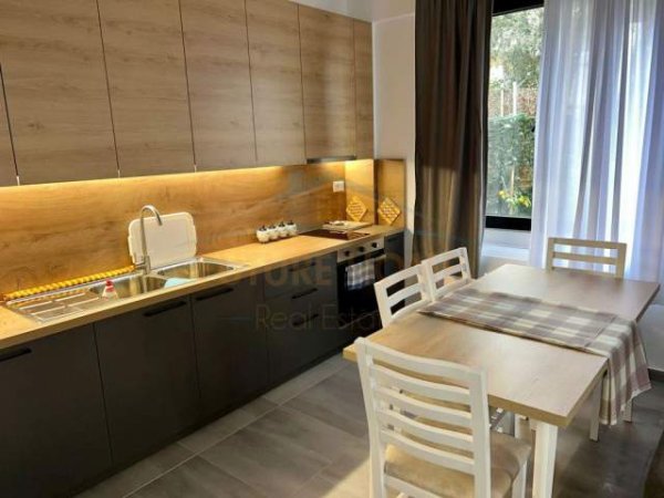 Tirane, jepet me qera apartament 1+1+BLK Kati 1, 65 m² 550 Euro (rruga hasan alla , selite)