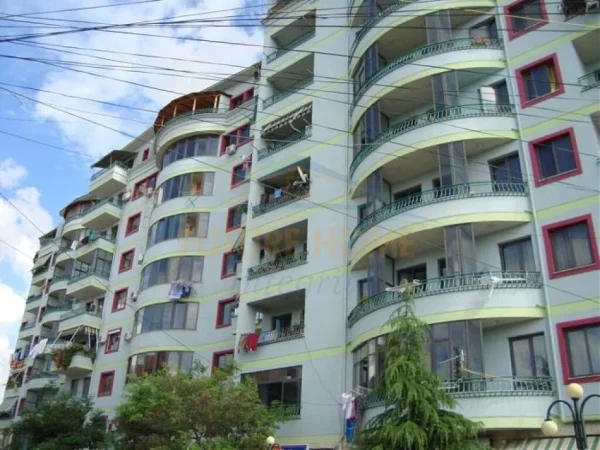 Tirane, shitet ambjent biznesi Kati 0, 51 m² 80.000 € (Kompleksi Grand, Rruga Todi Shkurti)