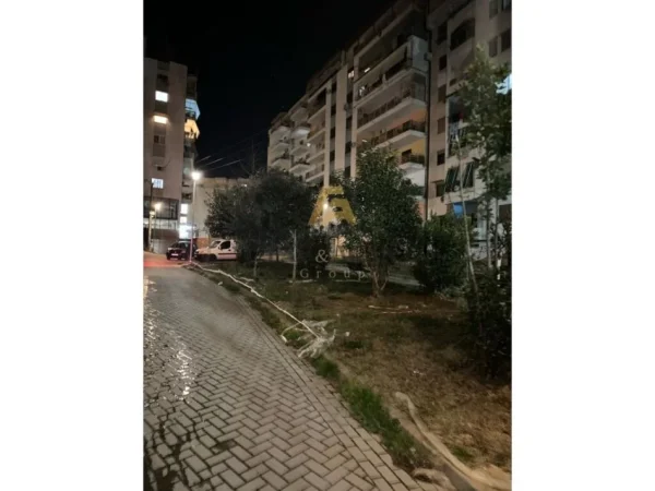 Tirane, shitet apartament 1+1 Kati 1, 71 m² 75.000 € (Fresk)