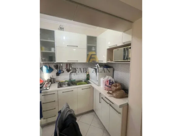Tirane, shitet apartament 1+1 Kati 4, 51 m² 80.000 € (Oxhaku, Xhamia Xhura)
