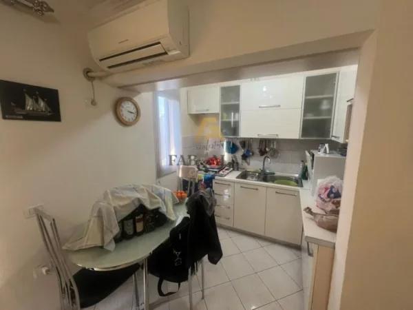 Tirane, shitet apartament 1+1 Kati 4, 51 m² 80.000 € (Oxhaku, Xhamia Xhura)