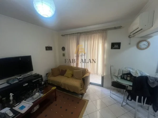 Tirane, shitet apartament 1+1 Kati 4, 51 m² 80.000 € (Oxhaku, Xhamia Xhura)