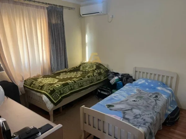 Tirane, shitet apartament 1+1 Kati 4, 51 m² 80.000 € (Oxhaku, Xhamia Xhura)