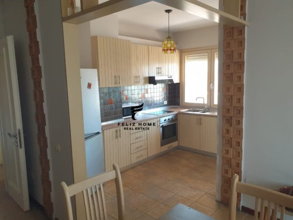 Tirane, jepet me qera apartament 3+1 Kati 2, 220 m² 15.000 € (BLLOKU)