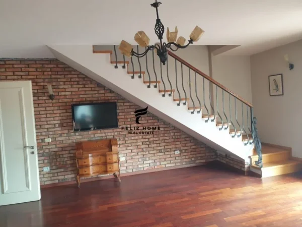 Tirane, jepet me qera apartament 3+1 Kati 2, 220 m² 15.000 € (BLLOKU)