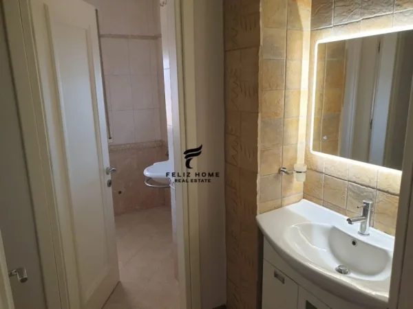 Tirane, jepet me qera apartament 3+1 Kati 2, 220 m² 15.000 € (BLLOKU)