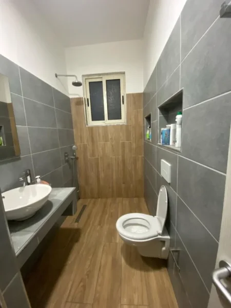 Tirane, shitet 1+1+Ballkon Kati 1, 71 m² 75.001 € (Rruga e Teleferikut)