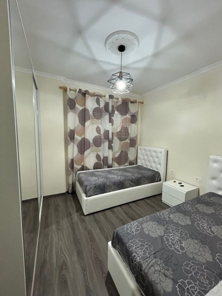 Tirane, jepet me qera apartament 2+1 Kati 4, 90 m² 450 € (Fresk)